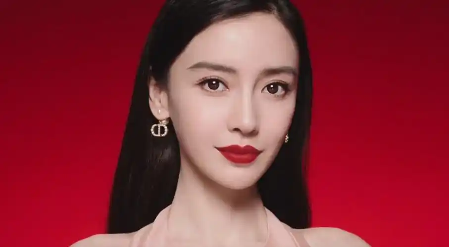 杨颖的嘴唇真美,20秒钟的代言大片,拍出了动作片的质感