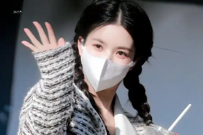 23nd-打招呼的双马尾宁宁@刘些宁