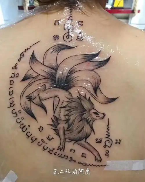 后背九尾狐纹身图片_背部新传统纹身图案(2)_河南省平顶山市纹身店
