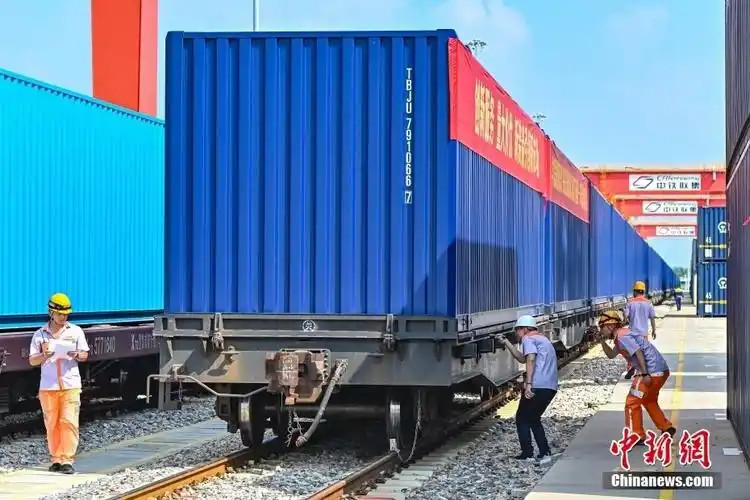 中国容积最大的50英尺集装箱投用铁路货运