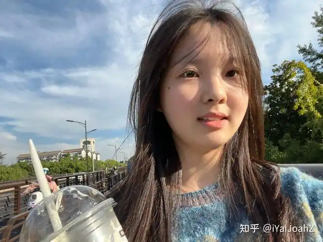 有人会喜欢身高一米五脸还长得很幼态的女生吗? - 知乎