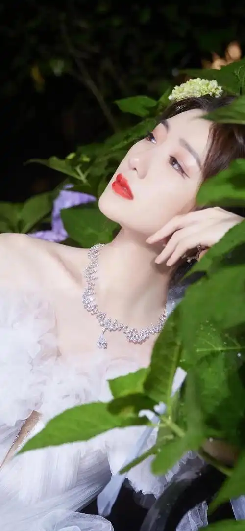 毛晓彤,她的美丽与才华早已在影视圈内传为佳话.