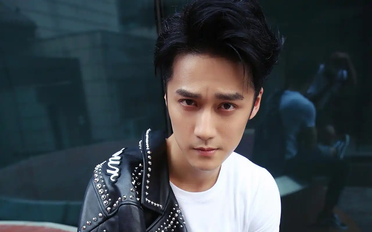 蒋劲夫帅气朋克风写真桌面壁纸