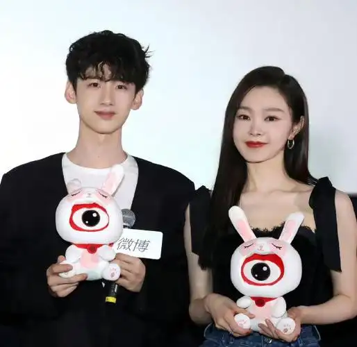 白敬亭宋轶全网在等一个官宣