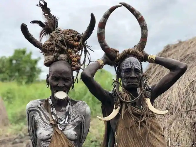 走进非洲埃塞俄比亚南部奥莫山谷的原始部落