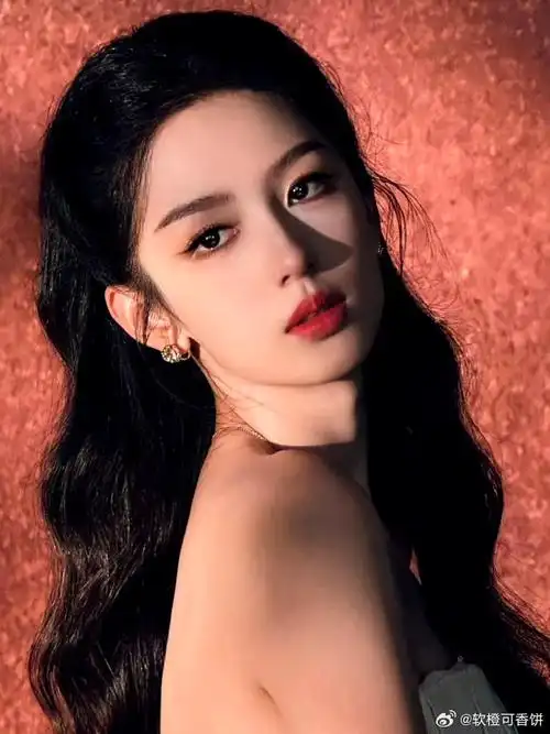 周也 复古千金妆#今日份复古也,也太有氛围感了