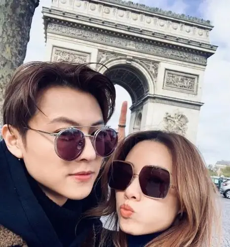 37岁邓丽欣生日,男友王子隔空送祝福,交往两年感情稳定