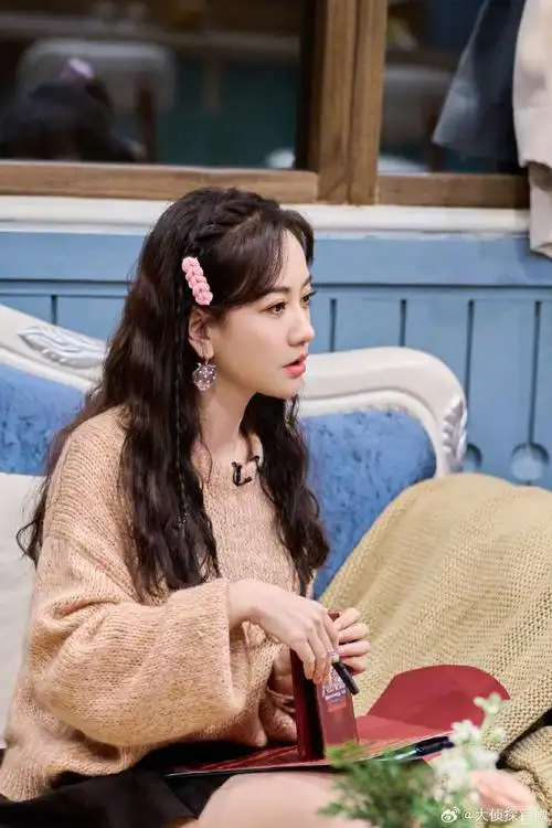 【#大侦探9新春接福#超前聚会高清剧照】之@杨蓉:头脑清醒有主见,游戏