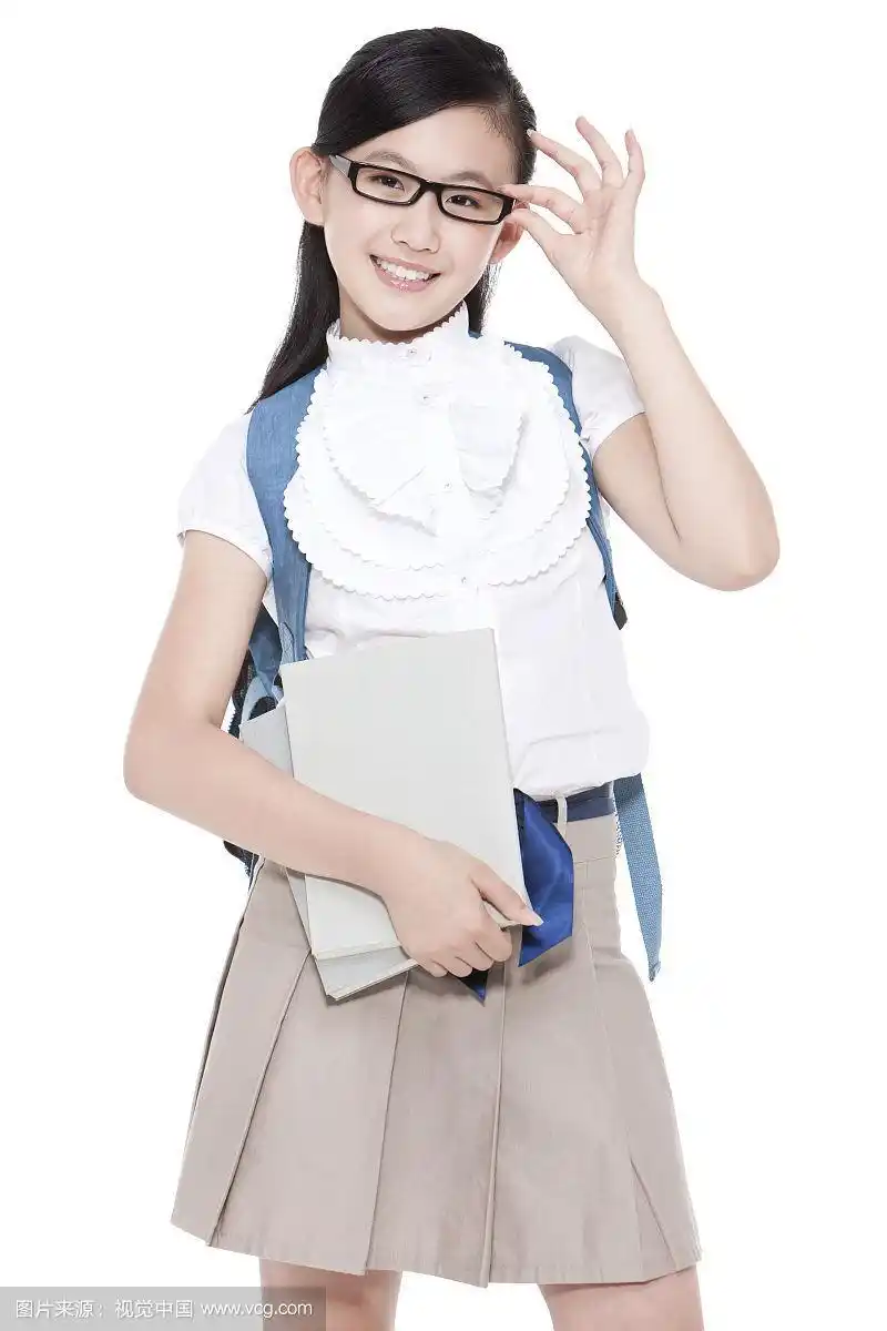 可爱的戴眼镜小学女生