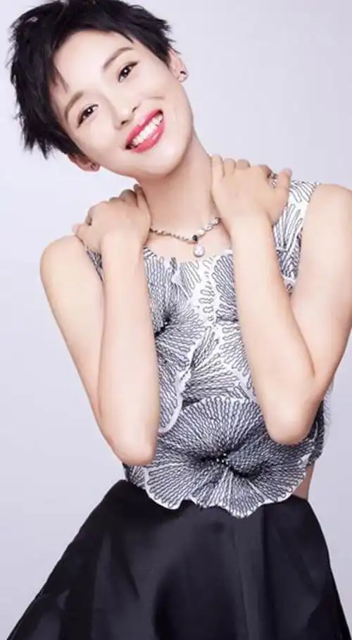 蒙亭宜《同学两亿岁》演绎别样体育老师 实力吸粉