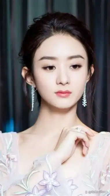 和吴亦凡,张碧晨撕扯不清,被骂上热搜的赵丽颖,一点也不亏!