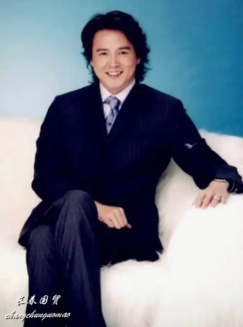 60岁林瑞阳近照,眉毛头发全白,"台湾第一小生"如今变这样了