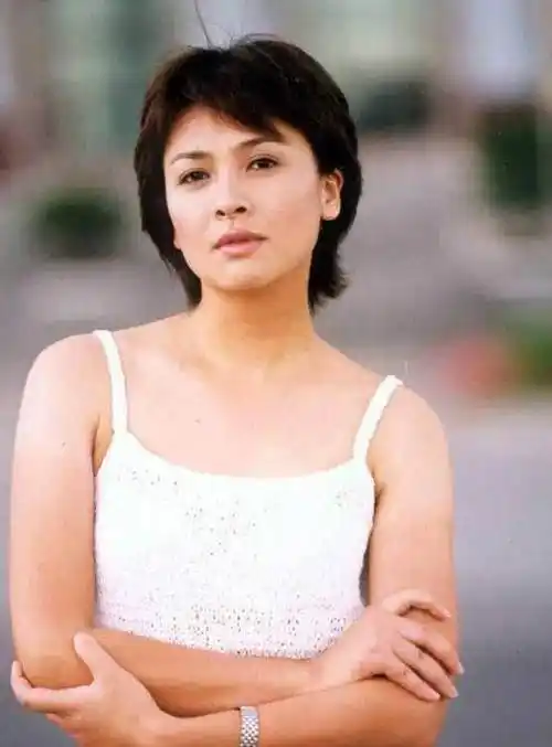 浙江70后的女明星中,胡可,俞飞鸿,袁立;她们谁更美?_电影_父亲_电视剧