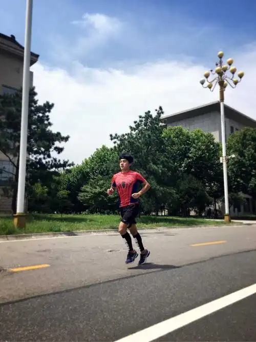 作为一个男生,身高168,五官不好,而且有蹋鼻子,皮肤差.