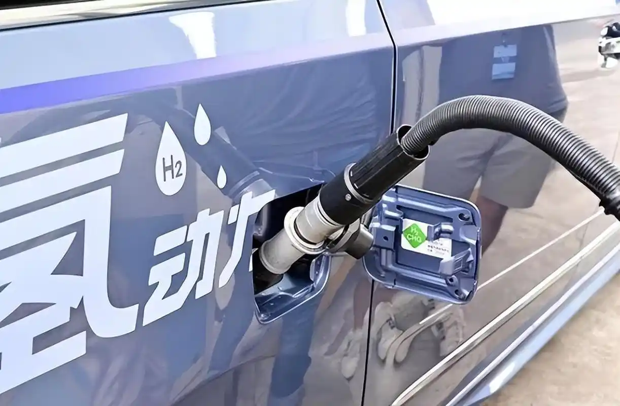 对比京津冀,上海城市群提出的氢燃料电池汽车发展目标,广东城市群在