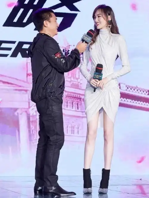 女神同台争艳穿恨天高唐嫣遇上穿平底鞋杜鹃输身高又输气质