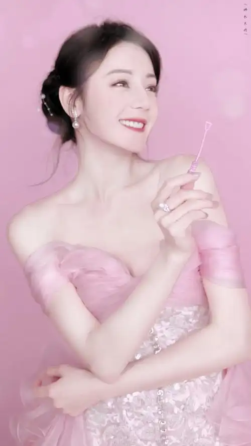 浅樱含情 嫣然动人94    好温柔好优雅 粉粉嫩冒仙气~    #迪丽热巴