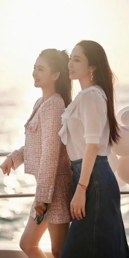 佟丽娅董璇同框合照##佟丽娅董璇长得好像