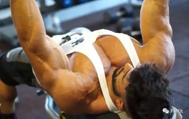 如何练出视觉极佳的方形胸肌除了先天因素其实你也可以改造