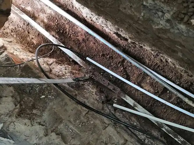 7,站房综合办公室内接地扁铁焊接面积不规范.