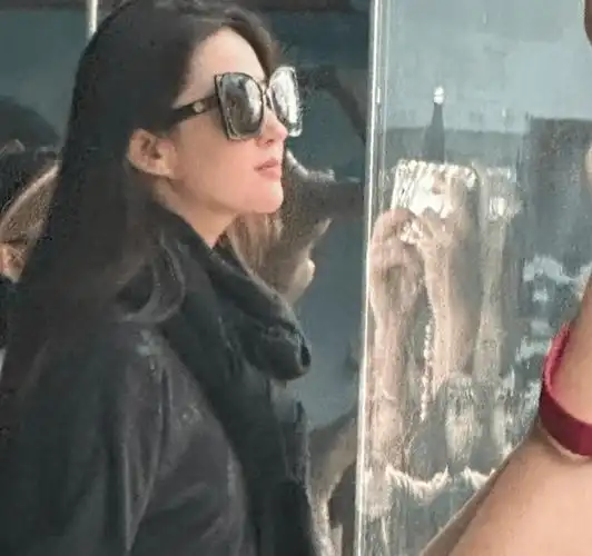 刘亦菲香港海洋公园被偶遇,素颜状态超好,整个人仙气飘飘_魅力_照片_