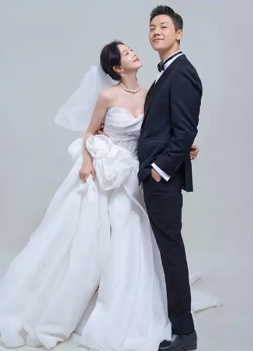 陈伟霆章若楠这组婚纱照真实到如果他两真结婚都可以直接用的程度哈哈