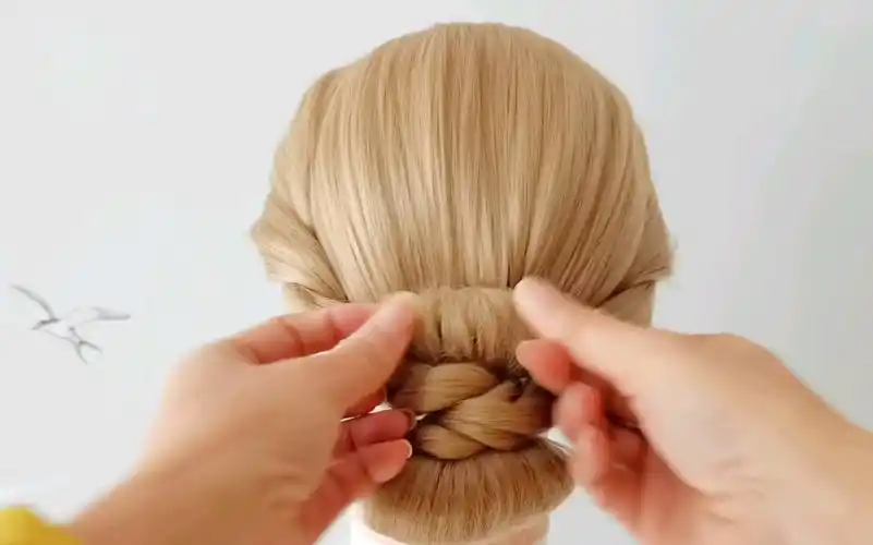 适合短发的低马尾盘发,简单清爽