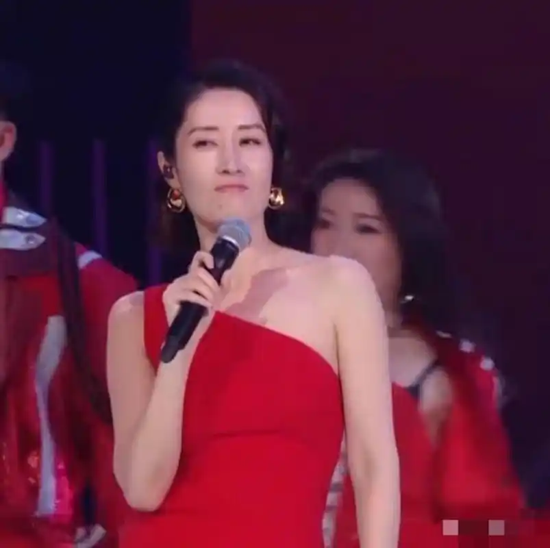 哈哈哈,刘敏涛《红色高跟鞋》这陶醉的表情太有意思了