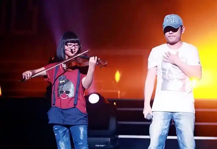 生下女儿40天和富商私奔,刀郎爆红后,她又主动找上门_小雨_故事_生活