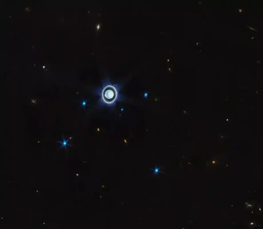 韦伯望远镜捕捉到天王星的全新图像