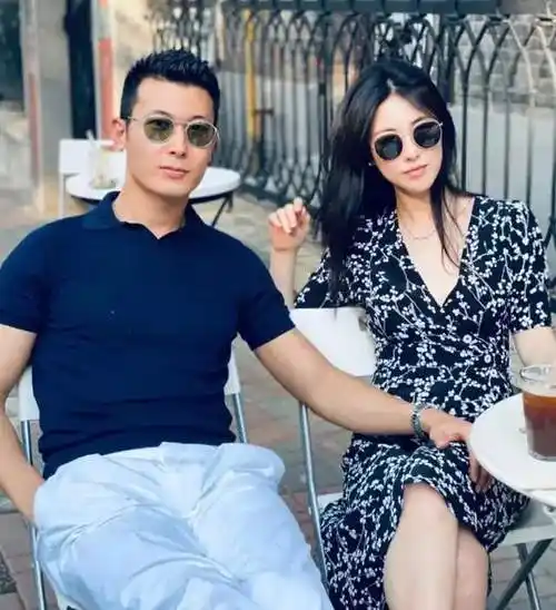 朱珠老公被网友扒黑料相亲节目专找白富美被称富婆收割机