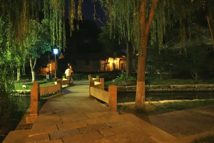 江南风格的三里河公园,由于疫情封闭了几个月,现在开始接待游人了