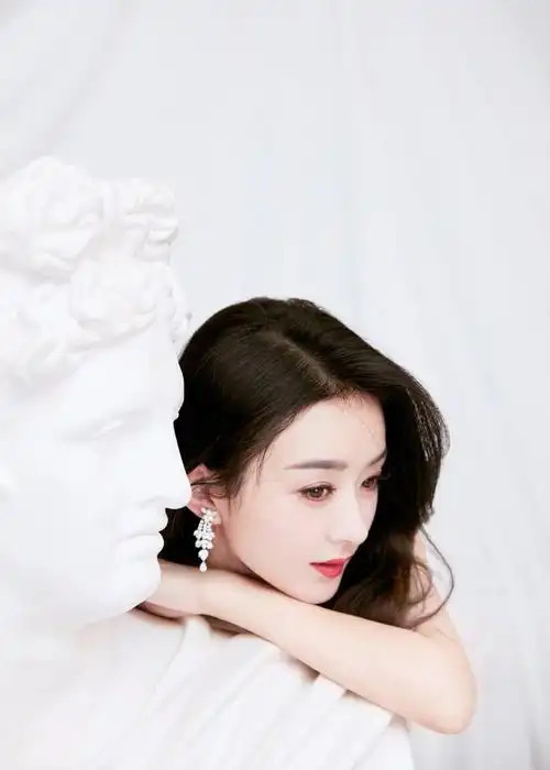 时间:2021-10-08浏览:(401)标签:赵丽颖格式:jpg热门壁纸标签郭禹晗江