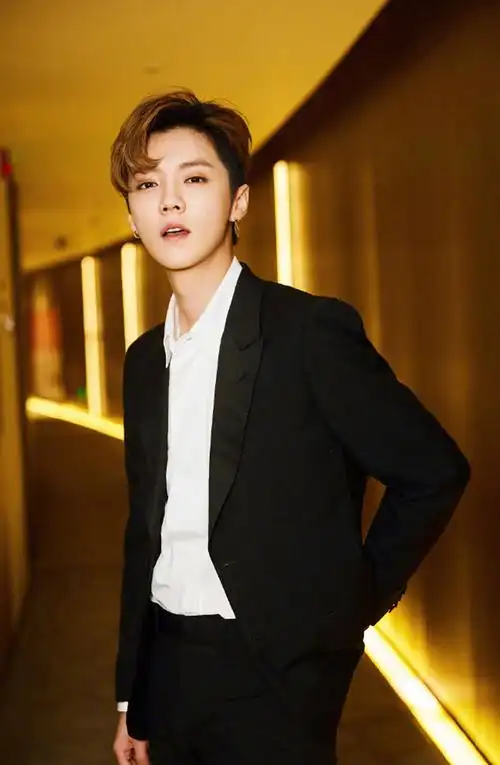 鹿晗儒雅绅士范帅气写真图片,明星,鹿晗,高清,帅气,男神,儒雅