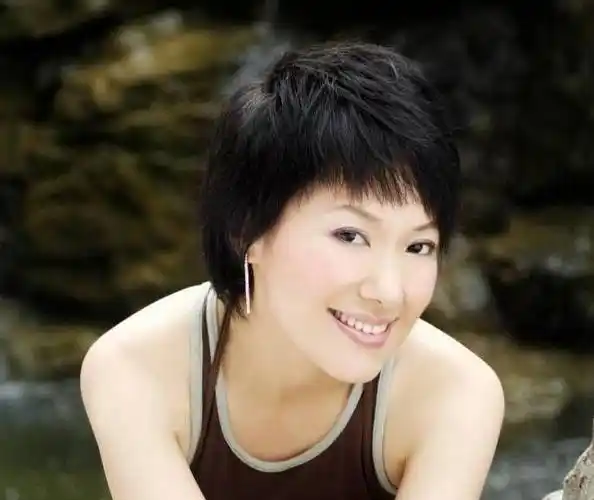 说娱乐圈太浮躁,已经44岁了仍然单身一人_李厚霖_李湘_周彦宏