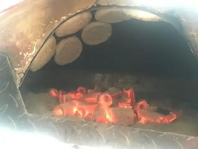 张哥做了20年吊炉烧饼,每天做500个以上 炉子用了10多年