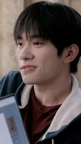 易烊千玺 送你一朵小红花 饭修壁纸