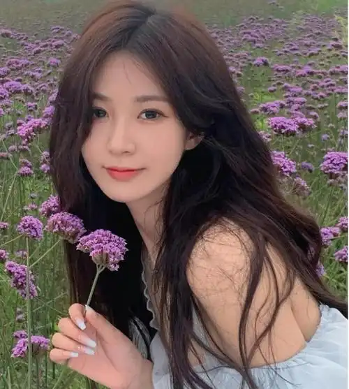 尤其对自己的肌肤更是加倍护理,总想让自己的皮肤透亮又白皙