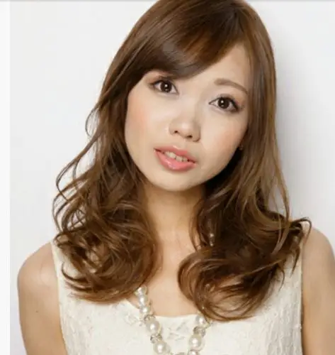 本人35岁想剪一个年轻一点发型,这脸型适合那种发型