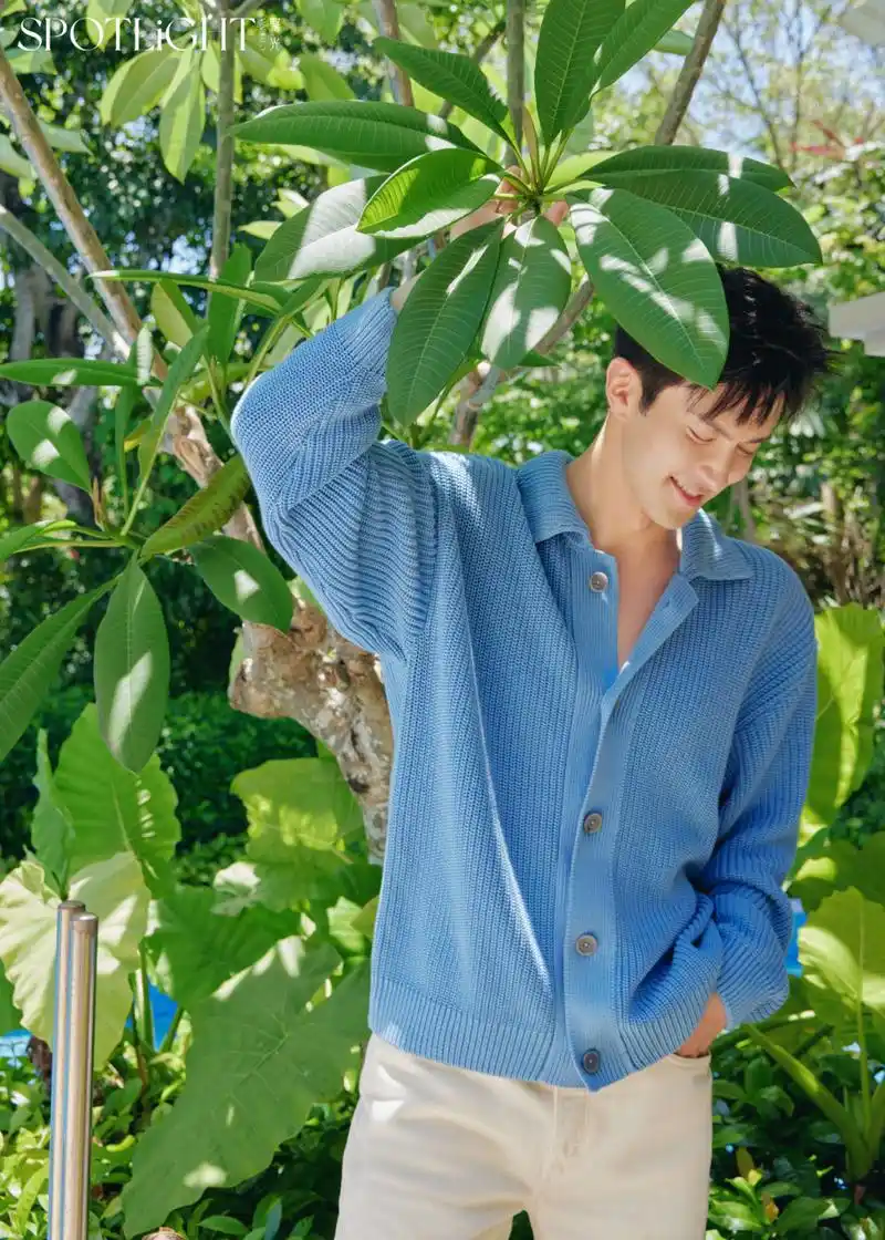 高伟光帅气海边写真