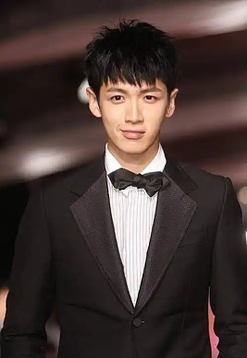 萧亚轩历任男友盘点!_节目_柯震东_王明阳