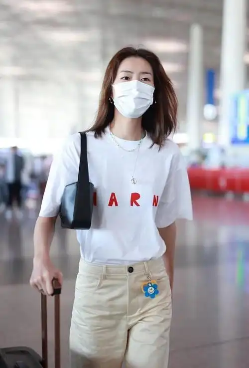 刘雯休闲装都能穿出"高级感",吊带裙叠穿示范早秋穿搭,太有型|裤装|裙