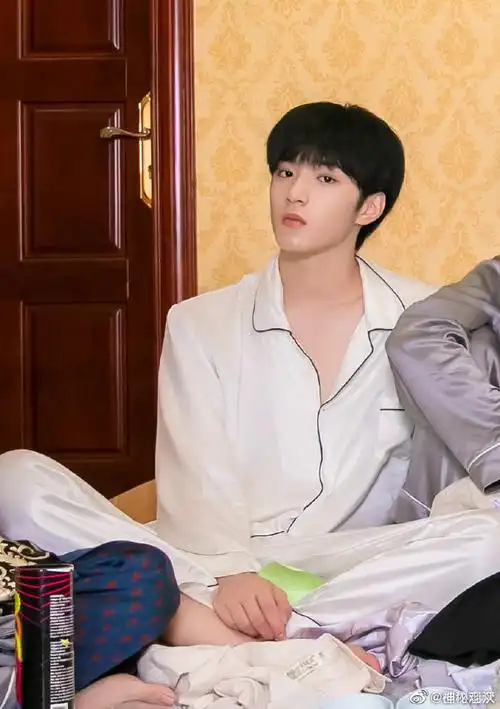 想要拥有的同款直角肩#15岁的刘耀文直角肩真的太绝了,黄金身材比例