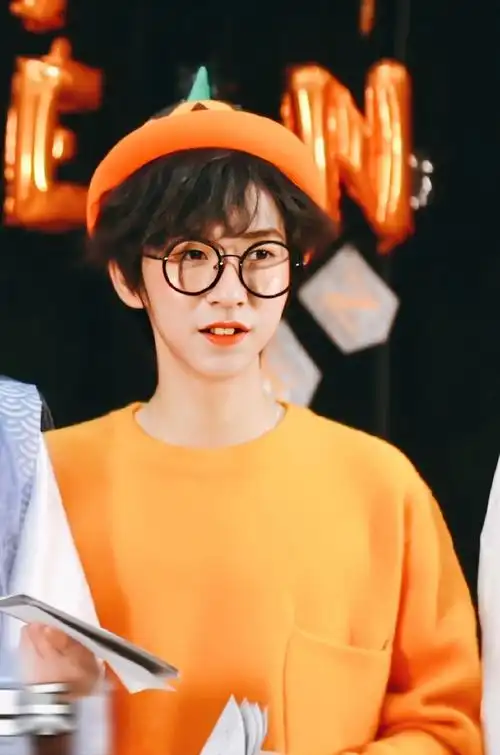 贺峻霖 画报颜值##贺峻霖少年十七山海共期