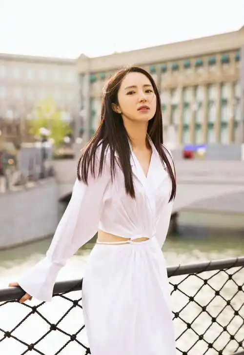 董璇的温柔优雅生活照:容颜柔美端庄,透露出一种优雅气质_内心_人们