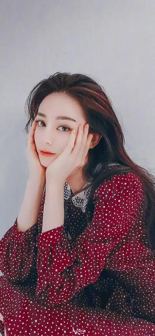 迪丽热巴真发了100多张自拍##迪丽热巴安旎