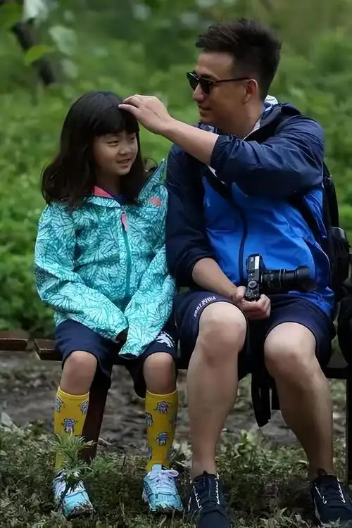 回顾明星女孩任达华女儿18岁名下三十套房黄磊女儿16岁当导演