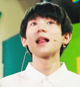 王源gif吐舌头gif瞪眼睛gif