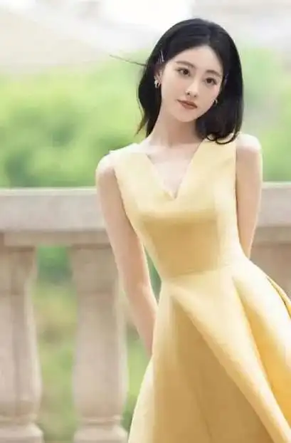 祝绪丹的甜美可人穿搭,为何显得她识别度不高?