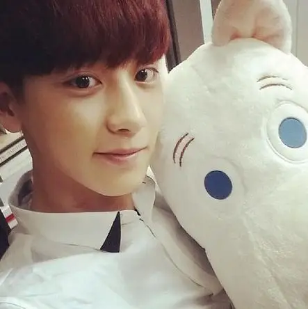 exo灿烈instagram上传"嘭嘭"照片